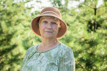 Portrait of a mature woman in a sun hat.