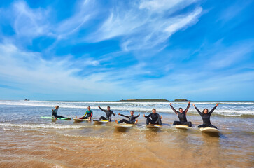 Naklejka premium The camaraderie of surf culture against the backdrop of Essaouira's scenic coastal charm
