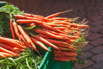 Karotten auf einem Marktstand, Deutschland