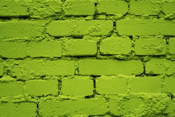 Mur de briques peint en vert.