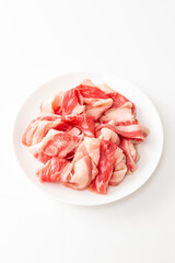 皿に乗った牛肉　白バック