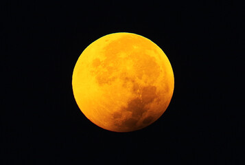 満月と皆既月食(2025.9.8撮影)