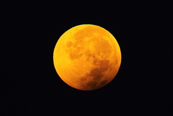 満月と皆既月食(2025.9.8撮影)