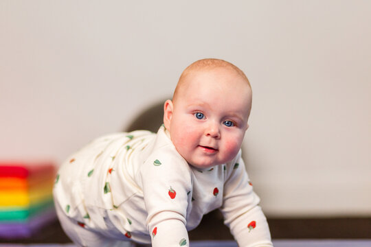 baby doing tummy time on physiotherapists mat