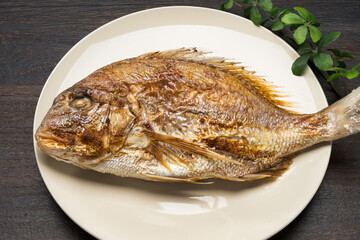 お祝い料理の定番 鯛の姿焼き