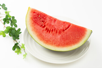 カットしたスイカ　白バック