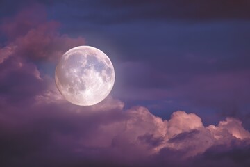Obraz premium Full Moon Glowing Above Clouds