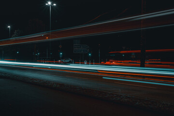 Verkehr in Regensburg nachts