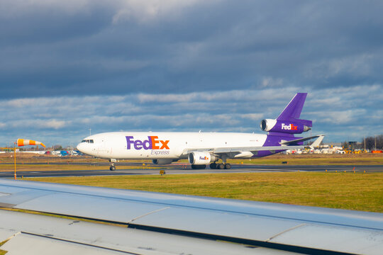 FedEx Express McDonnell Douglas MD-11F N609FE at Toronto Pearson International Airport (YYZ), Mississauga, Toronto, Ontario ON, Canada. 