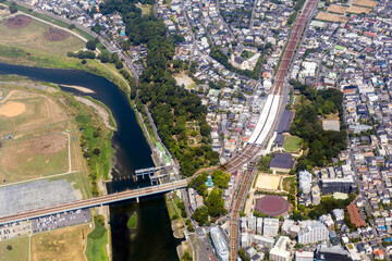 東急東横線の多摩川駅付近を空撮