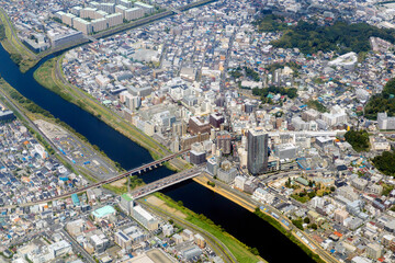 東急東横線の綱島駅付近を空撮