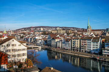 Obraz premium Zurich, Switzerland – Panoramic view of the historic city center with traditional European architecture, river and church spires.