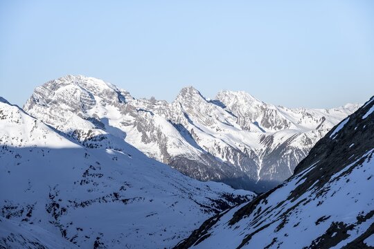 Mountain panorama with the peaks of the Berg&uuml;ner St&ouml;cke Tinzenhorn and Piz Ela, mountain landscape with snow in the morning light, view at the Keschh&uuml;tte in winter, B&uuml;ndner Haute Route, Albula Alps, Rhaetian Alps, Grisons, Eastern Switzerland, Switzerland