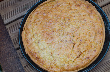 zwiebelkuchen, zwiebel kuchen, in der herstellung schritt für schritt, verschiedene perspektiven, verschiedene aufnahmen, schwäbisch, klassisch, herbst, winter 