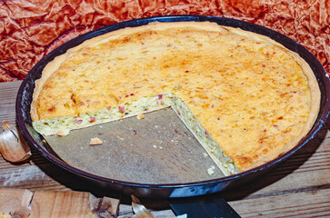 zwiebelkuchen, zwiebel kuchen, in der herstellung schritt f&uuml;r schritt, verschiedene perspektiven, verschiedene aufnahmen, schw&auml;bisch, klassisch, herbst, winter 
