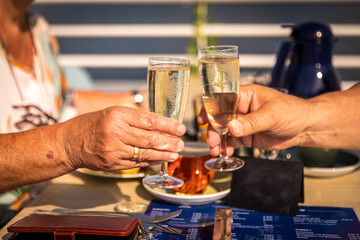 Foodfotografie auf einem Kreuzfahrtschiff am See – Grill & Chill sowie Brunch Event mit vielfältigen Speisen, Drinks und sommerlichem Ambiente in moderner Lifestyle-Atmosphäre