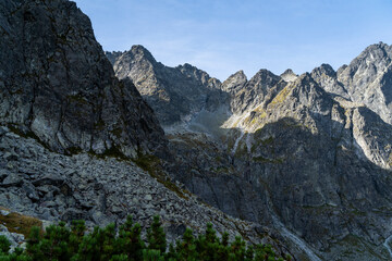 The upper level of the Kacza Valley (Kacacia dolina, Kacia dolina) and the peaks surrounding it.