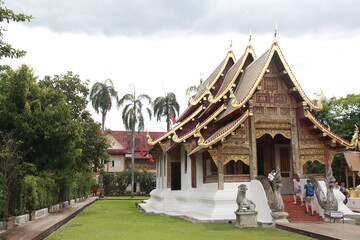 Obraz premium Chiang Mai, Thailand — Lanna Temples, Old City Moat & Mountain Backdrop 