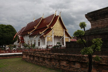 Chiang Mai, Thailand — Lanna Temples, Old City Moat & Mountain Backdrop
