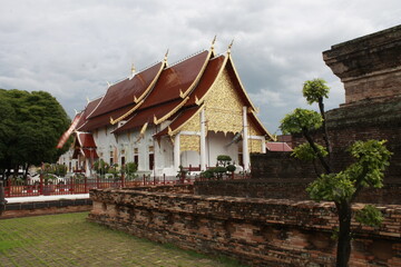 Chiang Mai, Thailand — Lanna Temples, Old City Moat & Mountain Backdrop
