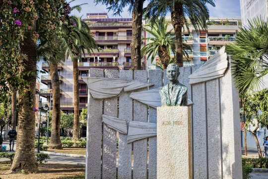 bari, italien - b&uuml;ste des politikers aldo moro