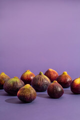 Fresh figs seamless pattern on purple color background, flat lay, top view, front view, tropical fruits texture. fresh ripe sliced figs on table.