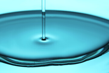 A very beautiful drop with an oily texture in turquoise tones.