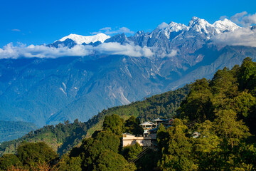 Naklejka premium Beautiful view of Himalayan mountains at Ravangla, Sikkim. Himalaya is the great mountain range in Asia with more than 50 peaks , mostly highest, including mount Everest the highest in the world.