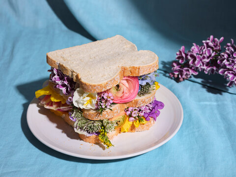 sandwich with flowers in it