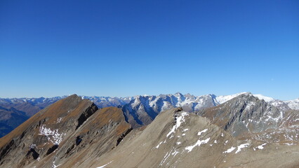 in der Ferne die 3000er der Venedigergruppe... links die Bretterwandspitze 2887m