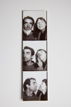 Photobooth image of a loving couple