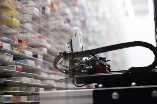 Automated pharmacy robot organizing medicine shelves