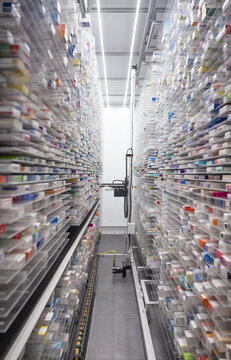 Modern automated pharmaceutical storage system