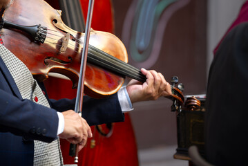 Man playing the violin in gipsy style
