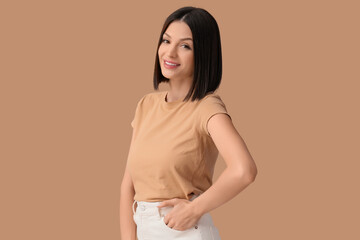 Obraz premium Beautiful young woman with short hair on brown background