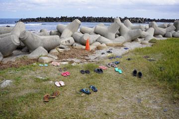 海岸のビーチサンダル