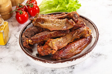 Roasted duck wings with sauce