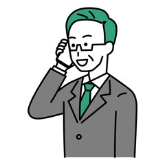 スマートフォンで話す中年のスーツの男性