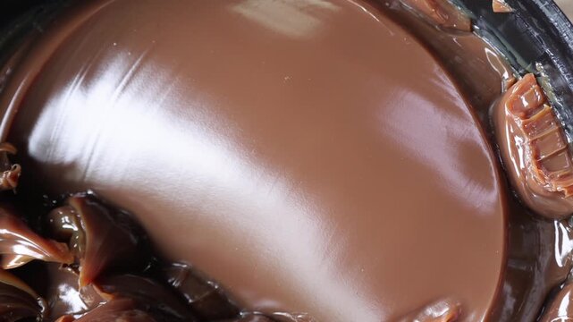 Heat resistant grease for industrial use. Lubricating products used in high temperature and heavy duty conditions. provides high lubrication of mechanical parts : Brown grease in a container.