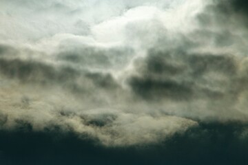 Obraz premium cloudy sky, autumn sky, sun among the clouds