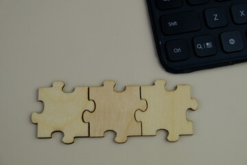 Obraz premium wooden jigsaw puzzle with missing puzzle for a text template. Above photo of isolated on the isolated background