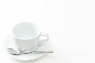 空のコーヒーカップ　白バック