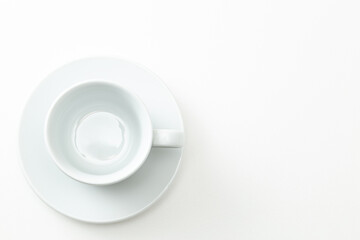 空のコーヒーカップ　白バック