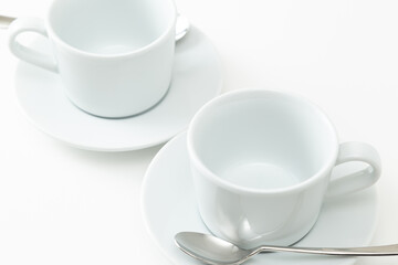 空のコーヒーカップ　白バック