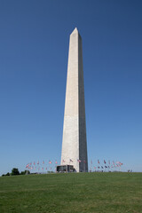 A view of the Washington monument in the summertime