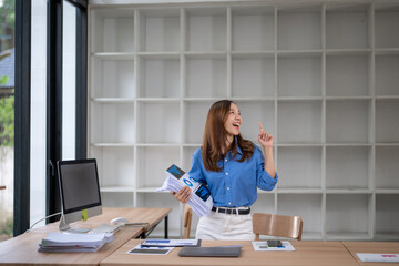 Excited businesswoman having a good idea in modern office