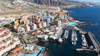 survol de la ville de Candelaria sur l'île de Tenerife, canaries