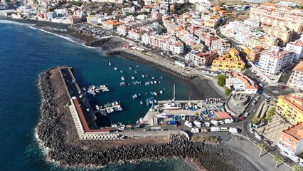 survol de la ville de Candelaria sur l'île de Tenerife, canaries