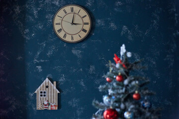 Photo New Year's theme clock, Christmas tree on a blue background