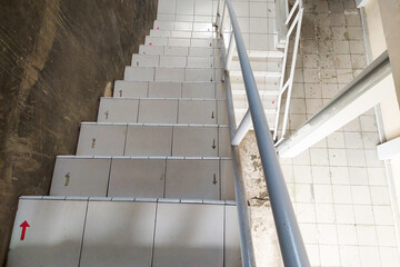 White ceramic stairs that are easy to reach